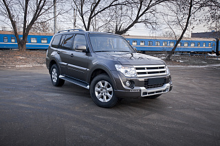 Реснички на передние фары Mitsubishi Pajero IV 4 (2006-2015) + УСТАНОВОЧНЫЙ КОМПЛЕКТ