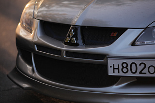 Передний бампер Mitsubishi Lancer 9 IX в стиль EVO (2003-2009)
